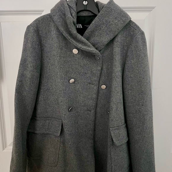 Gray Double-Breasted Women´s Coat with hood